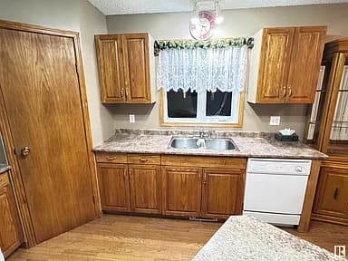 Grade level living — house rental in Westlock, AB