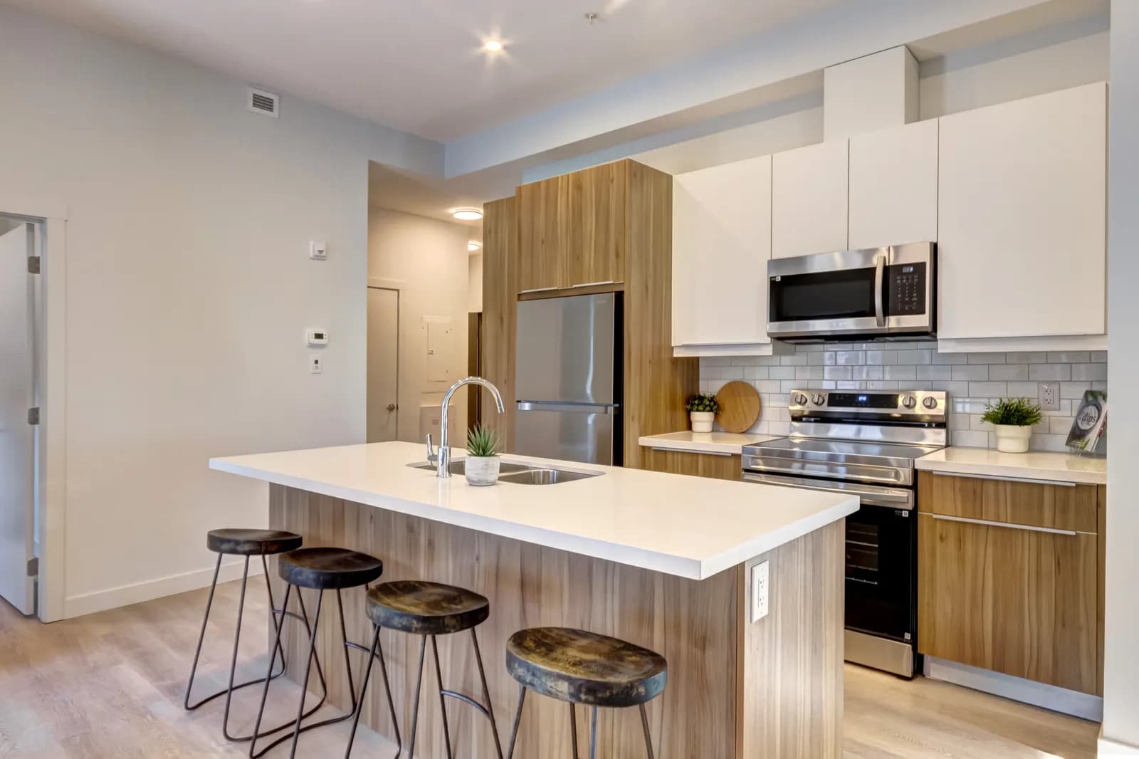 BRAND-NEW LUXURY APARTMENTS FOR RENT