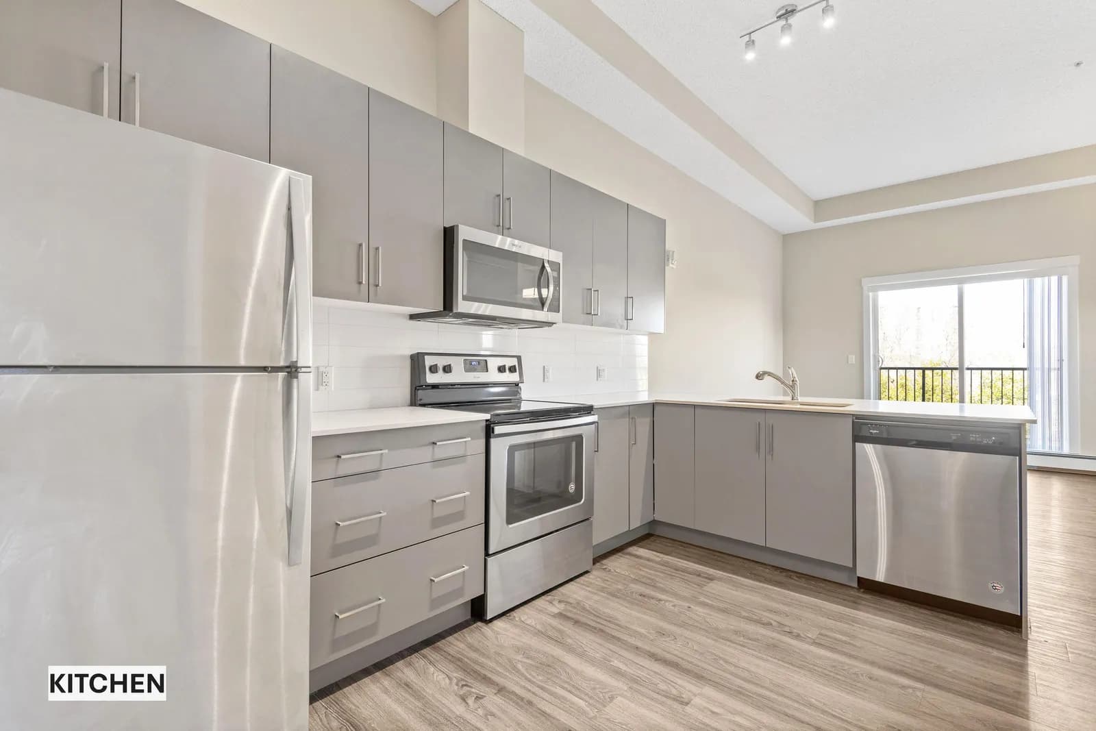 2 BED + 2 BATH APARTMENT