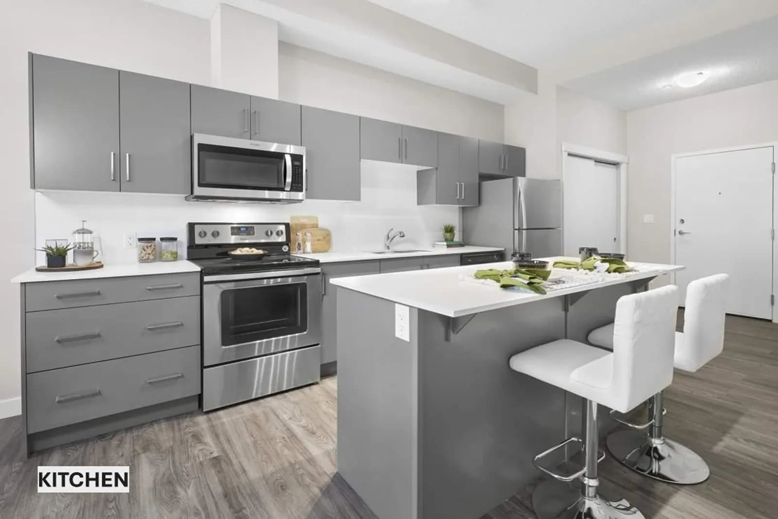 1 BED + 1 BATH APARTMENT