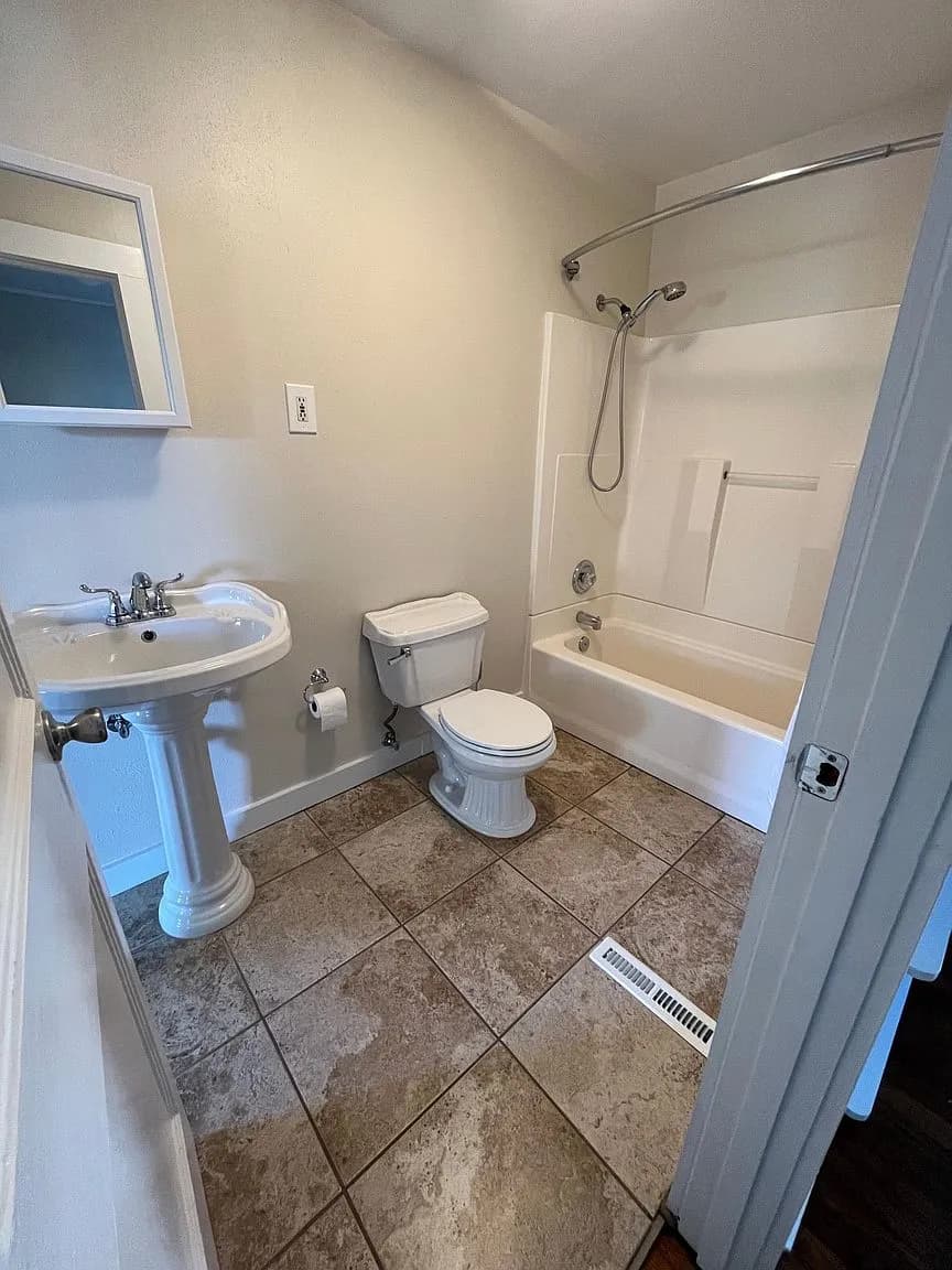 charming 3 bedroom cottage has mountain views — apartment rental in Knoxville, TN