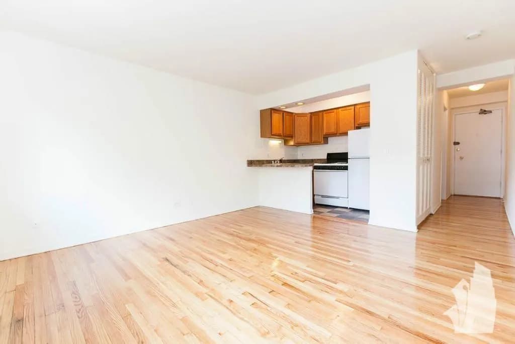Nestled in the East Lake View this bright apartment features an open kitchen!