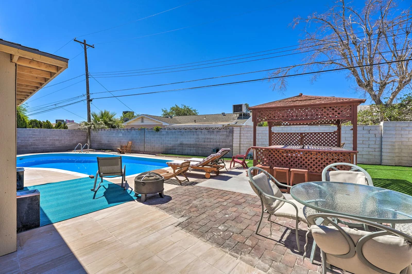 Las Vegas Getaway w/ Patio & Grill: ~3Mi to Strip