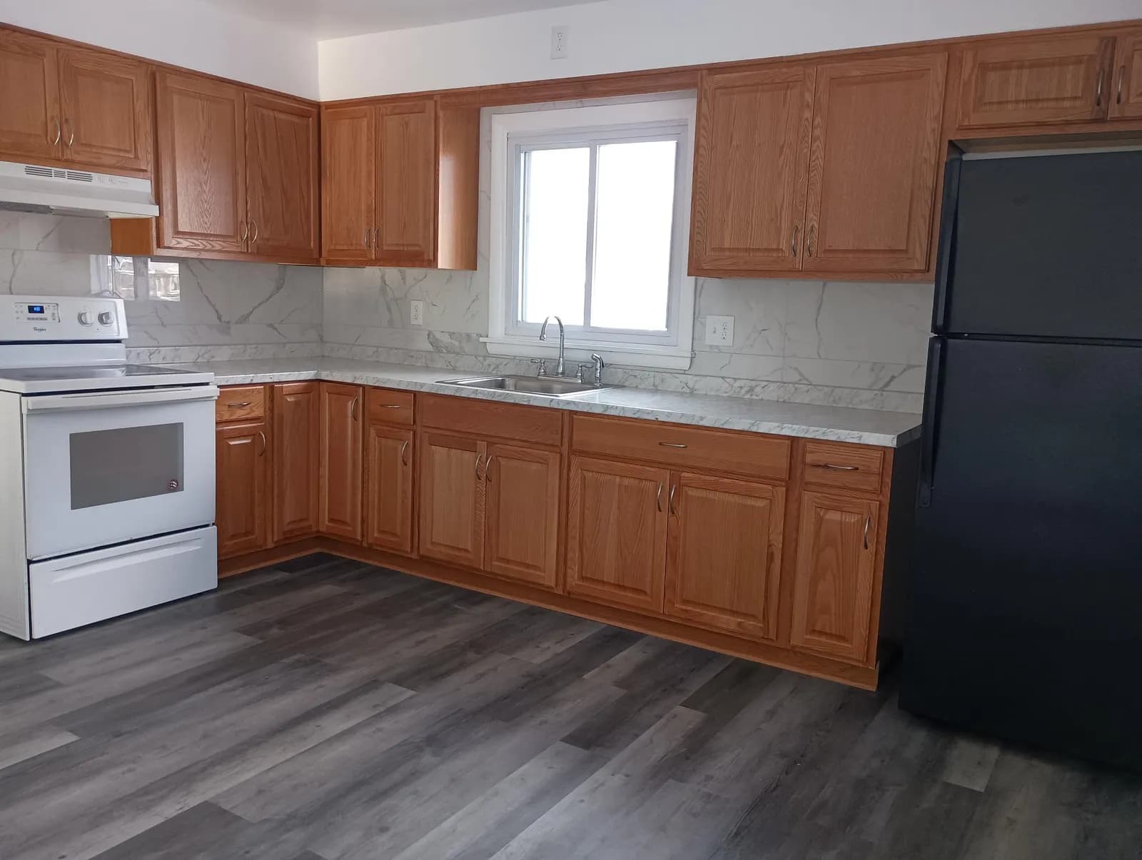 $2,150 - Latham 3-BDR Newly Renovated Beautiful Duplex Apartment for Rent on Dead End Street – Immaculate and Pet-Free!