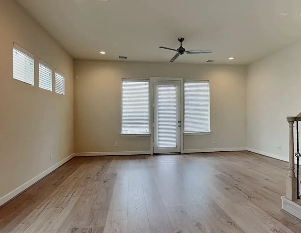 Single spacious family house for immediate move in