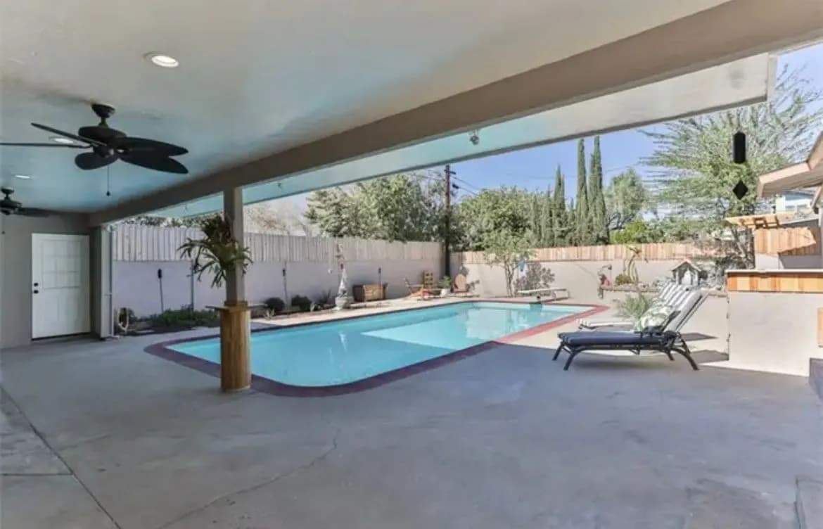 Located in highly desirable neighborhood of Valley Glen just a block down from Sherman Oaks.