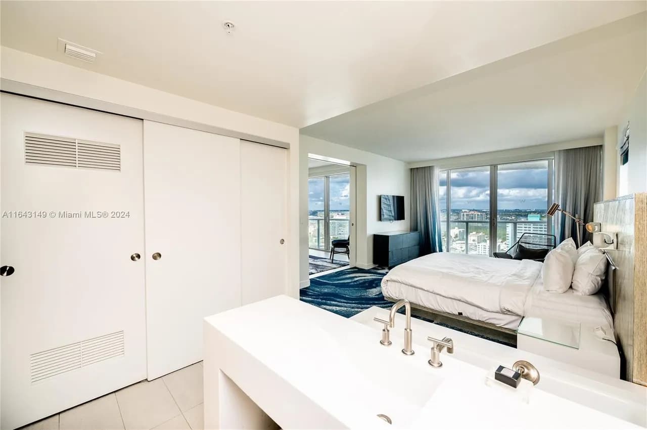 stunning northeast corner