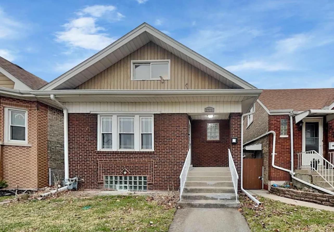 Lovely 3 Bedroom Apartment… Waiting for You to Make it Home!