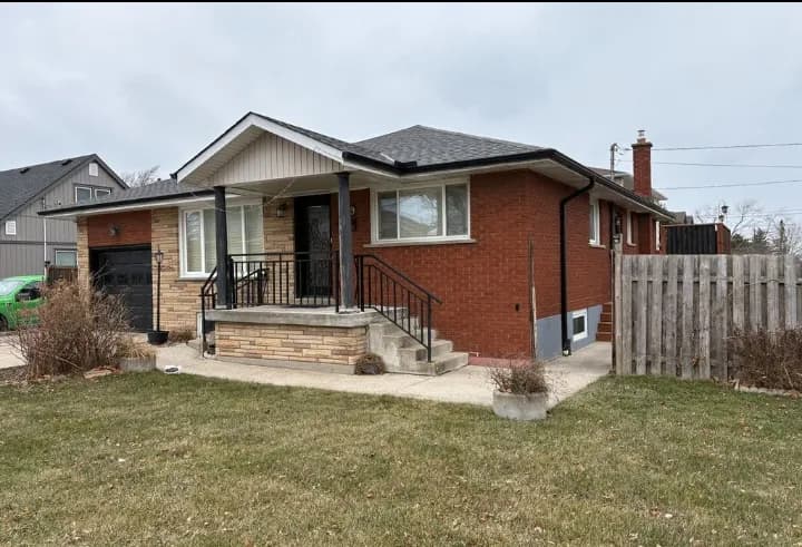 Charming 2-Bedroom, 2-Bathroom Home with Private Garden