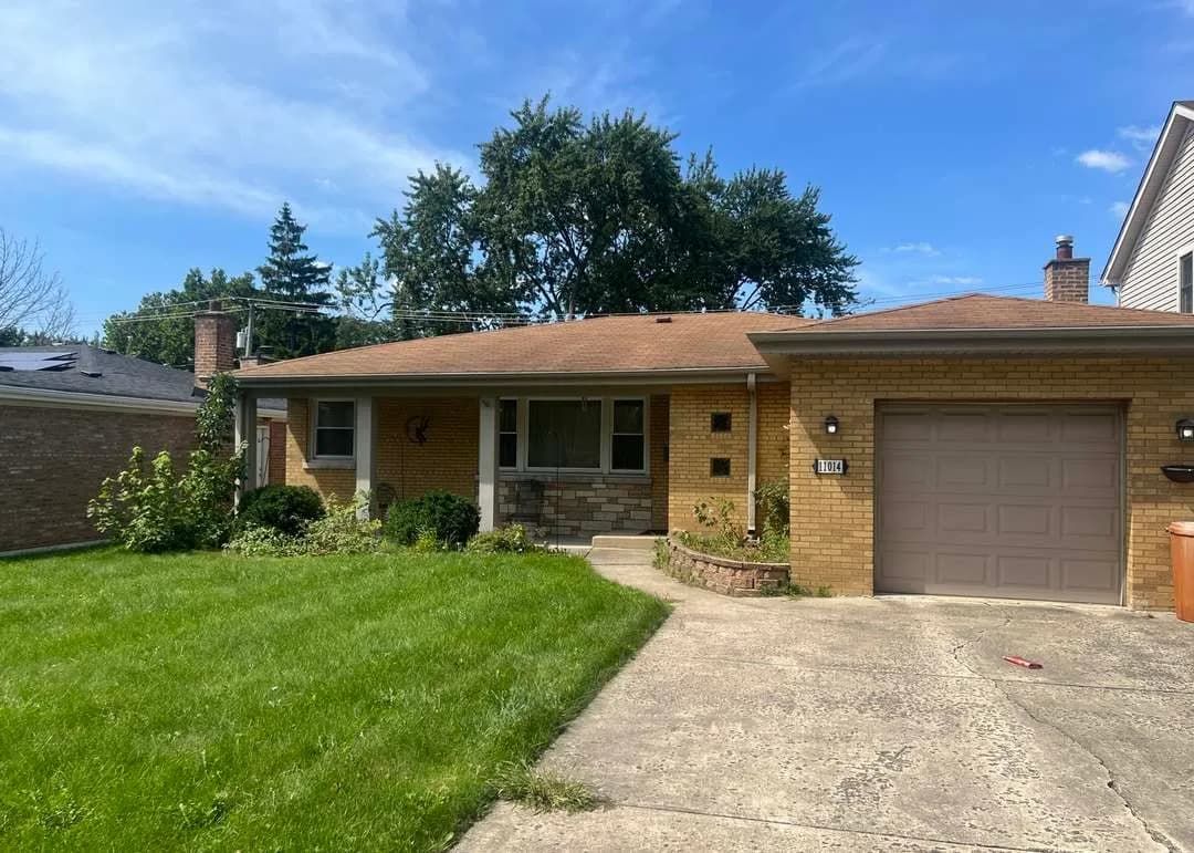 2Bedroom, 1 1/2 bath, ranch style home