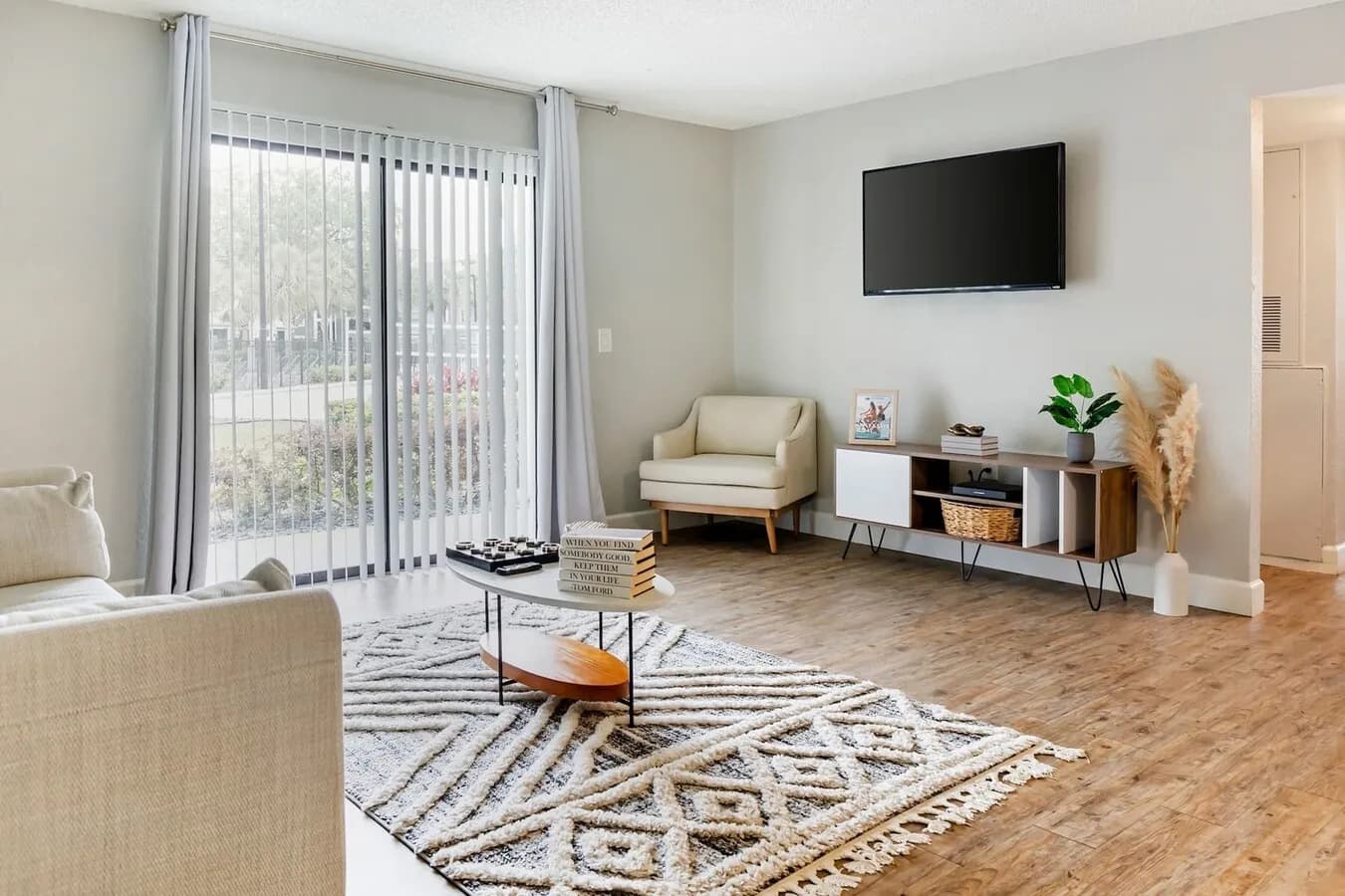 VERY SPACIOUS 1 BED/ 1 BATH APARTMENT NEAR UCF