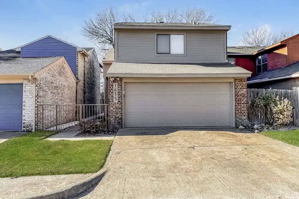 This three-bedroom home in Duncanville features luxury vinyl plank flooring and modern finishes.Available for rent!!!