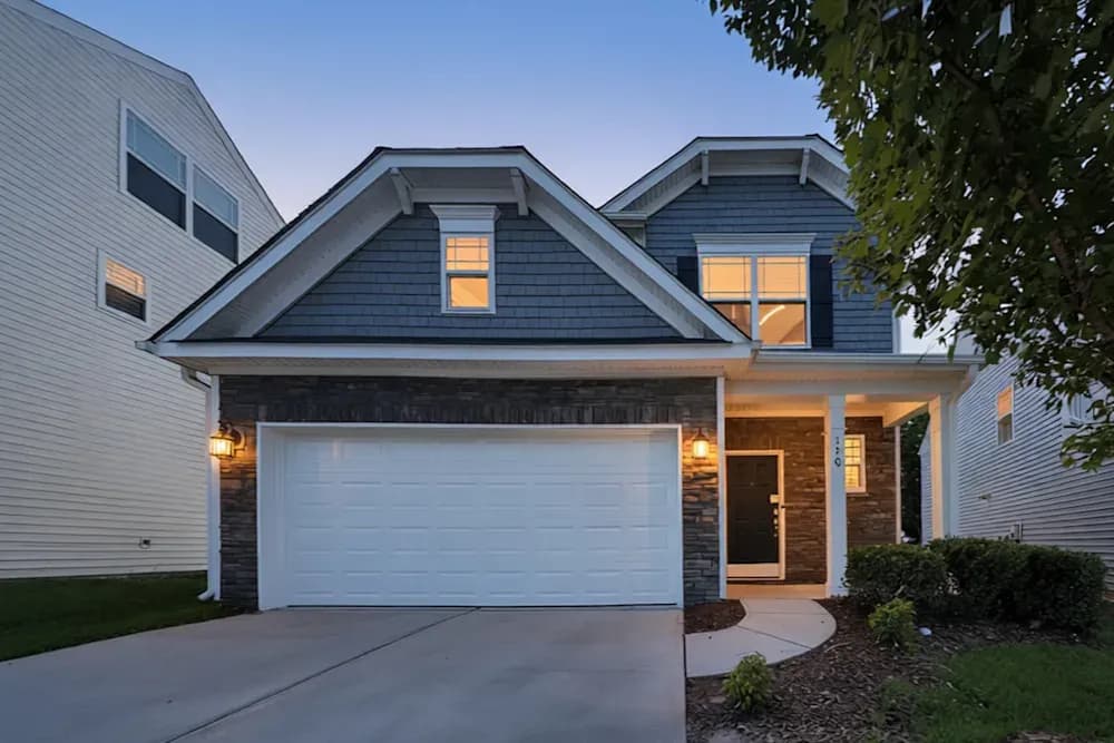 Spacious and convenient home ready for immediate move in!!!