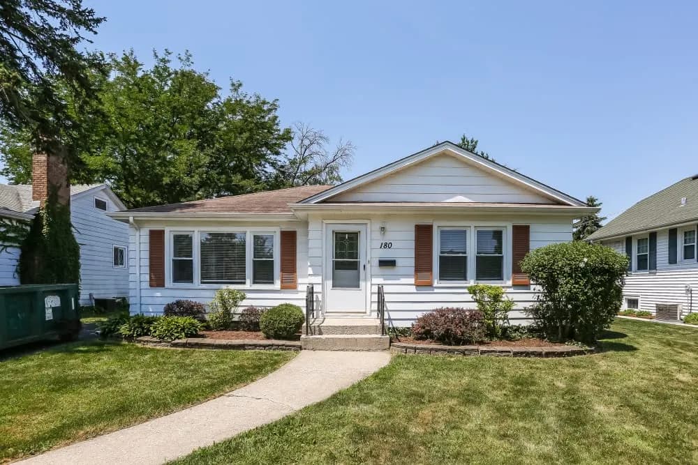 3-bedroom house in Elmhurst