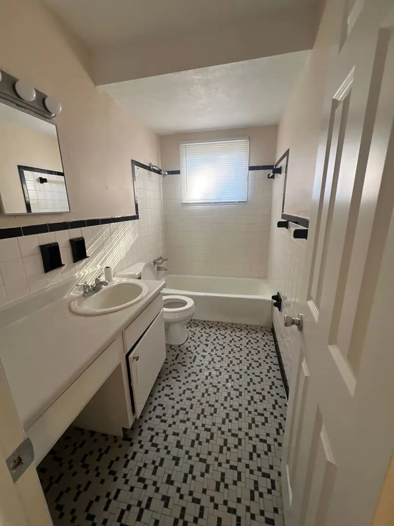 Spacious 1bed 1bath Available For Rent