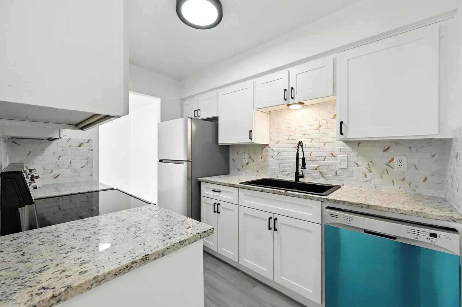 1 Bedroom Apartment in Dallas -South Crest - 3700 Conway st — apartment rental in Dallas, TX