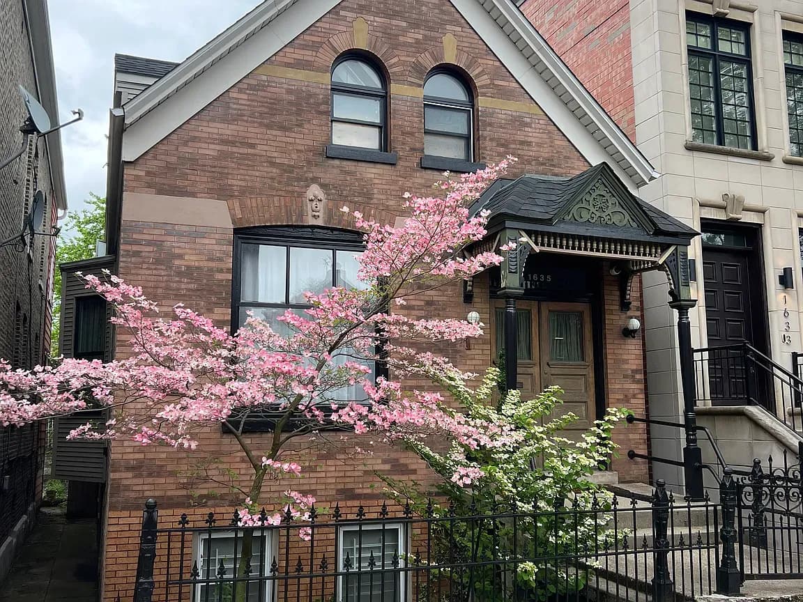 Beautiful private house with spacious back deck — house rental in Chicago, IL