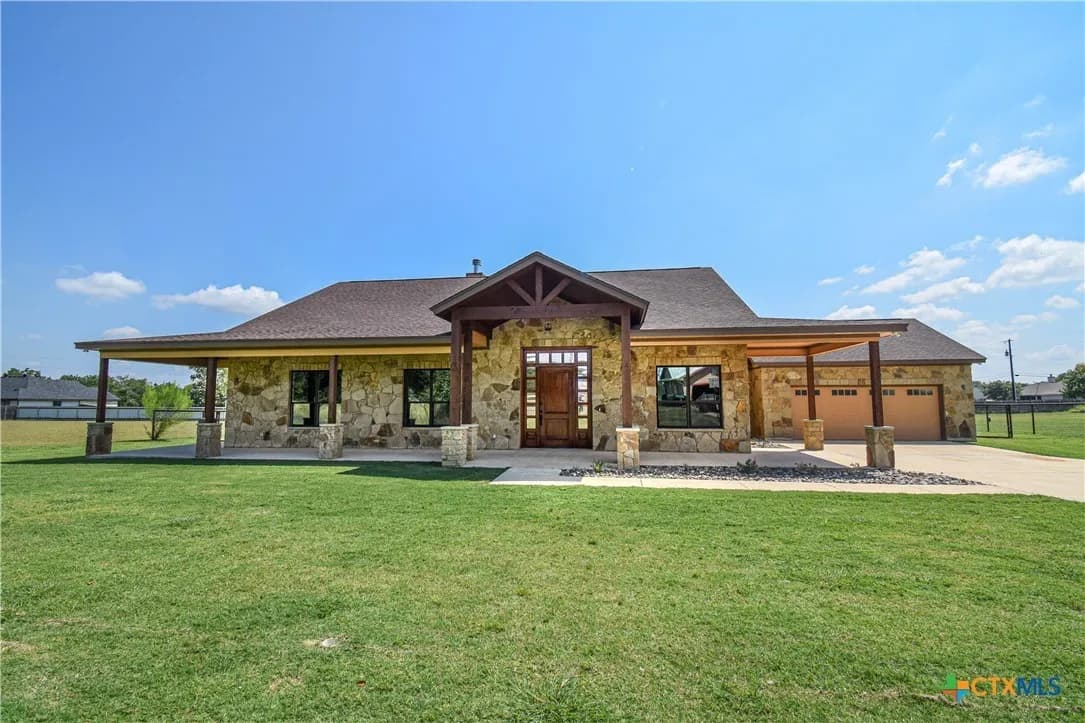 luxury 3 beds 2.5 baths located at Salado — house rental in Salado, TX