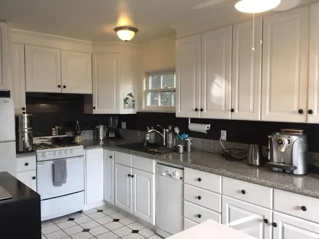 Sunlit 1-bedroom in Forest Ave. Laguna Beach — apartment rental in Laguna Beach, CA